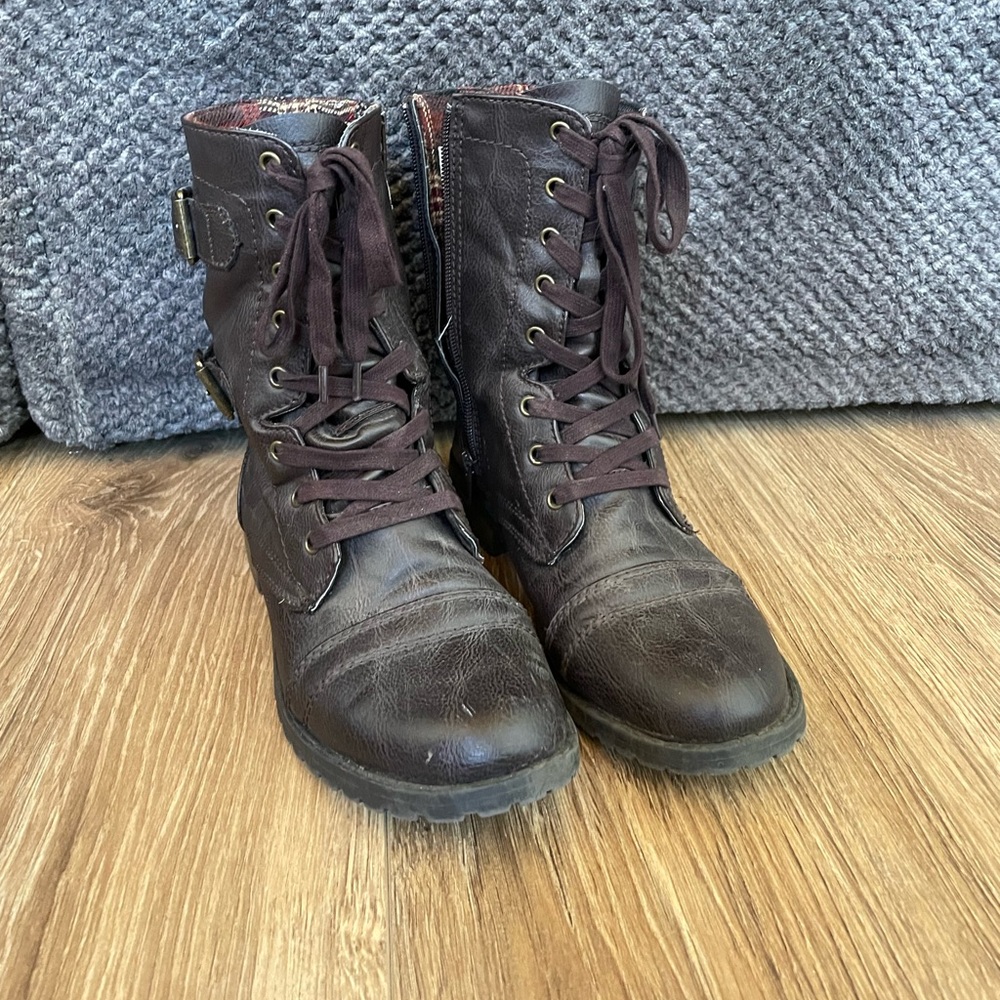 Womens 7.5 boots